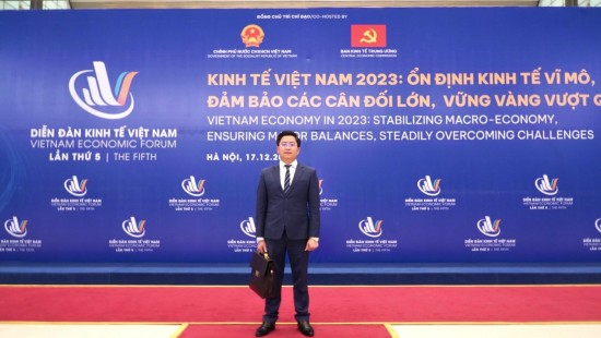Chủ tịch Nguyễn Kim Hùng tham luận tại diễn đàn Kinh tế