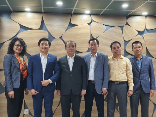 Chủ tịch “Nguyễn Văn Thân”  Hiệp hội doanh nghiệp nhỏ và vừa Việt Nam (VINASME)  sang khai xuân và chúc tết Tập đoàn Kim Nam và Viện SISME