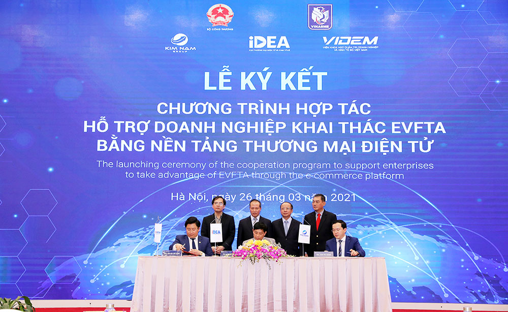 Triển khai hợp tác chương trình hợp tác hỗ trợ doanh nghiệp chuyển đổi số nhằm tạo thuận lợi phát triển kinh tế số. 