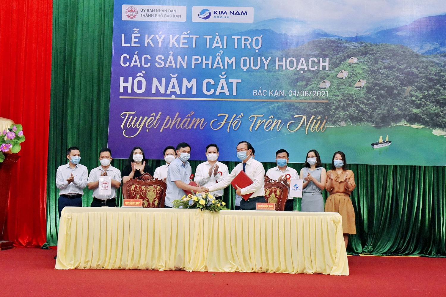 Lễ ký kết tài trợ các sản phẩm quy hoạch hồ Nặm Cắt giữa UBND Thành phố Bắc Kạn và Tập đoàn Kim Nam