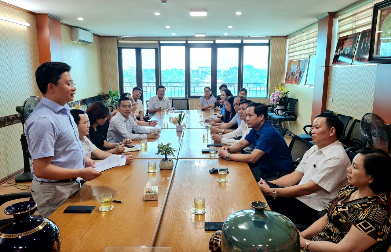 Chủ tịch Nguyễn Kim Hùng và đoàn cán bộ cấp cao Tập đoàn Kim Nam tới thăm và làm việc với Thường trực Đảng ủy Khối Doanh nghiệp và Hiệp hội DNNVV tỉnh Phú Thọ