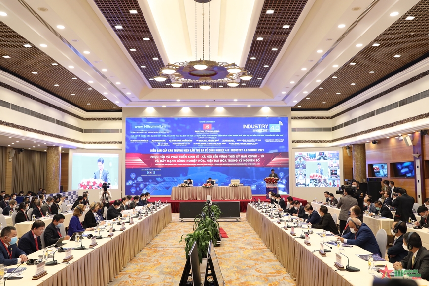 Chủ tịch Nguyễn Kim Hùng tham dự Diễn đàn cấp cao về công nghiệp 4.0 - Industry Summit 4.0