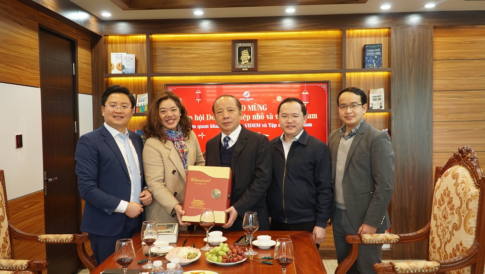 Chủ tịch Nguyễn Văn Thân Chủ tịch Hiệp hội doanh nghiệp nhỏ và vừa tới khai xuân, Thăm Viện Videm và Tập Đoàn Kim Nam