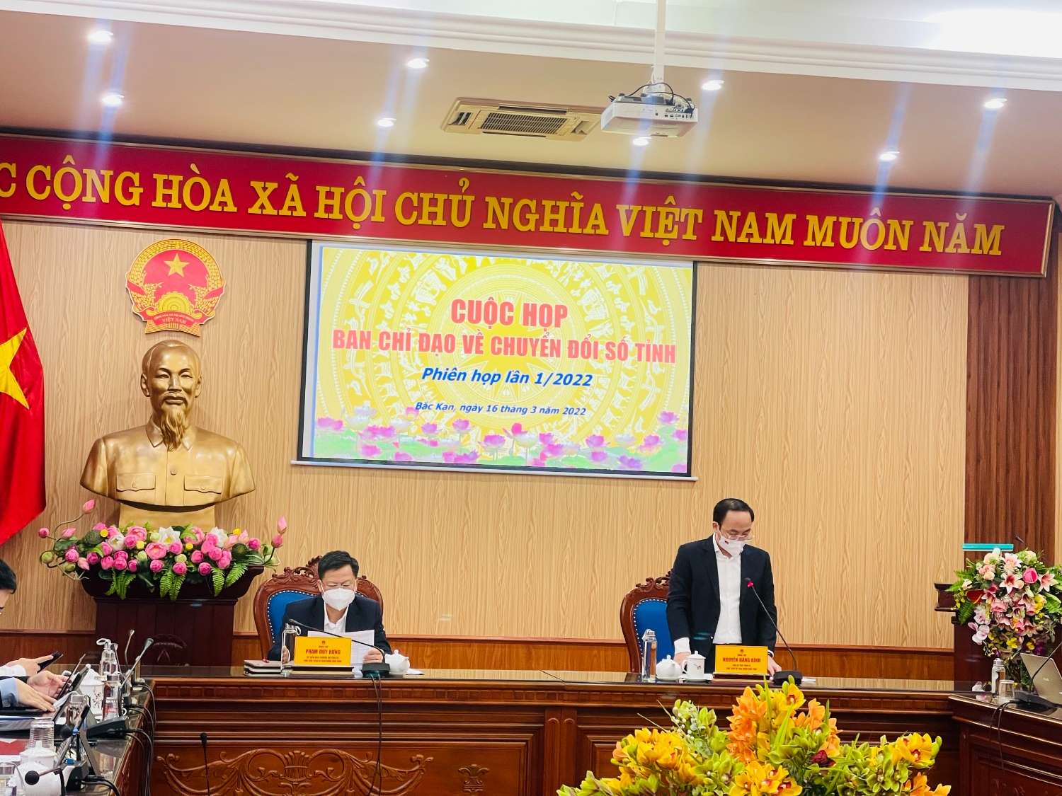 16 3 ảnh lãnh đạo