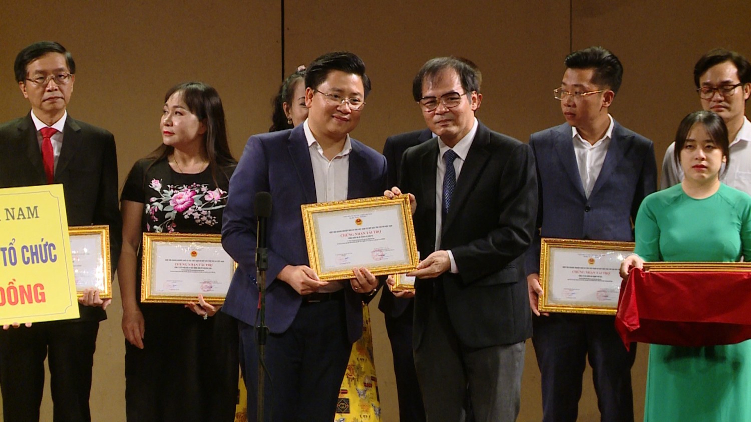 Chủ tịch Nguyễn Kim Hùng tham dự Đêm âm nhạc cổ điển gây quỹ hỗ trợ trẻ em có hoàn cảnh khó khăn