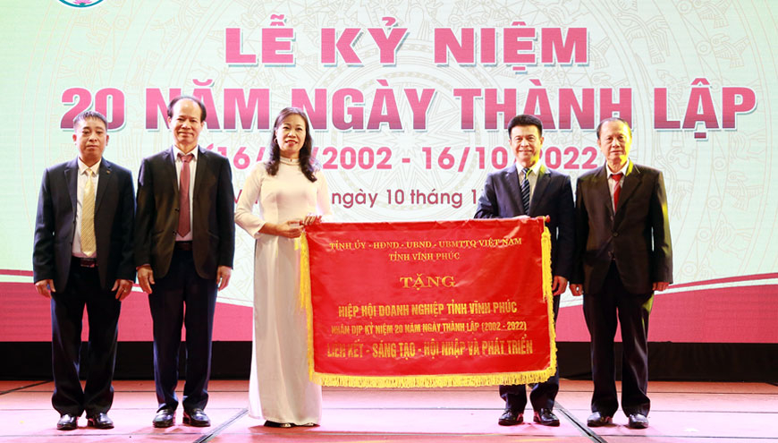 le ky niem 20 nam
